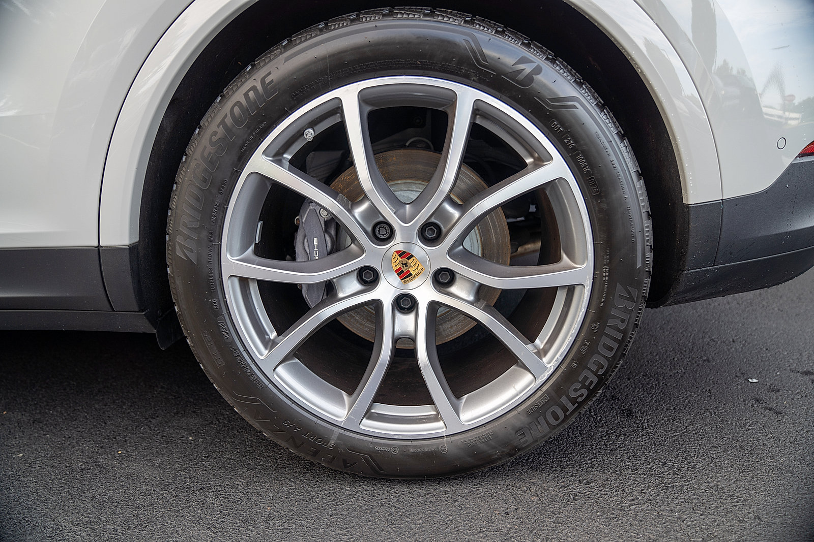 Certified 2025 Porsche Cayenne E-Hybrid w/ Premium Package Plus AWD/4WD image 25