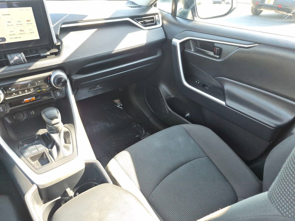 Used 2025 Toyota RAV4 LE image 22
