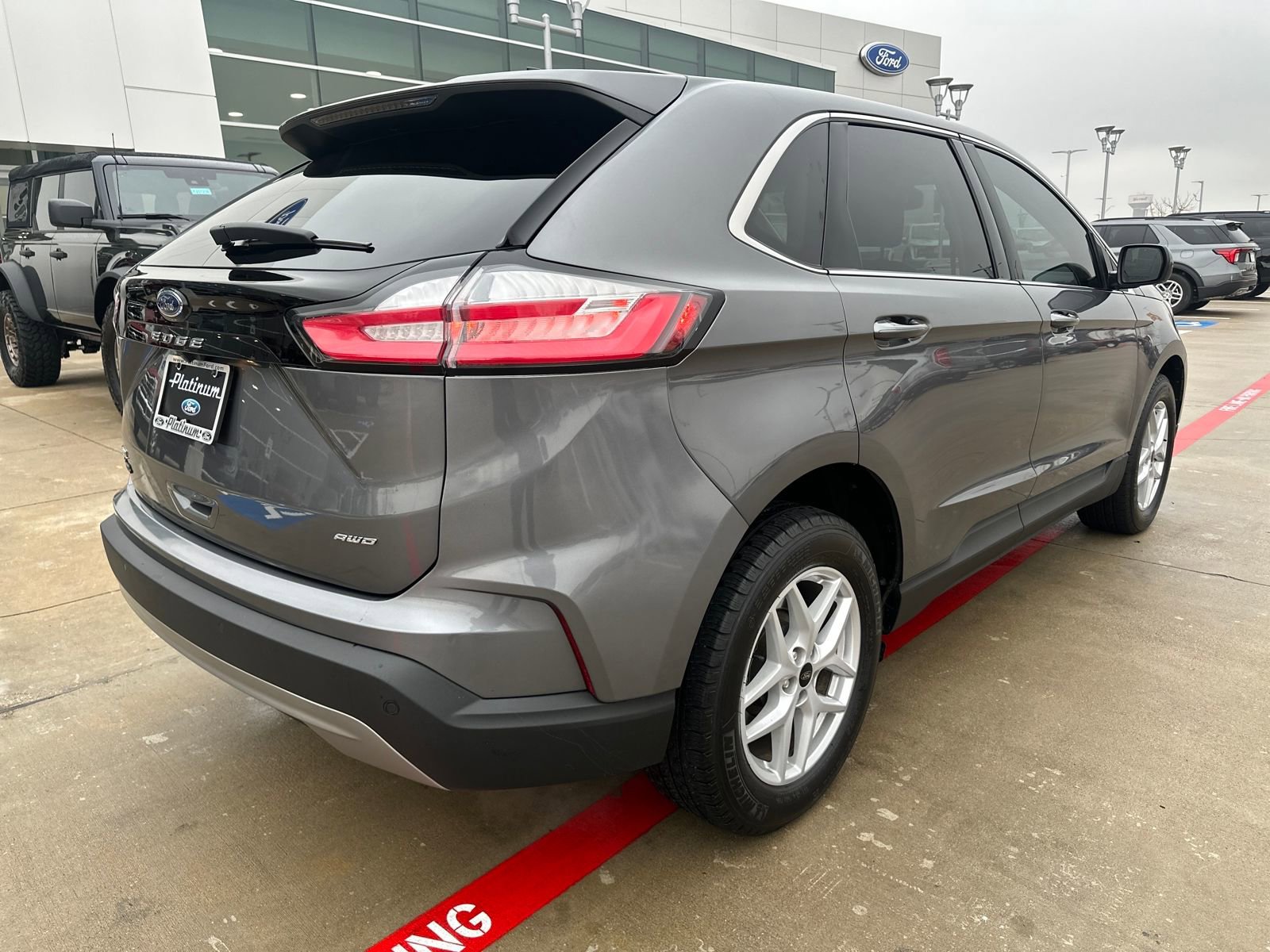 Used 2024 Ford Edge SEL w/ Convenience Package image 5