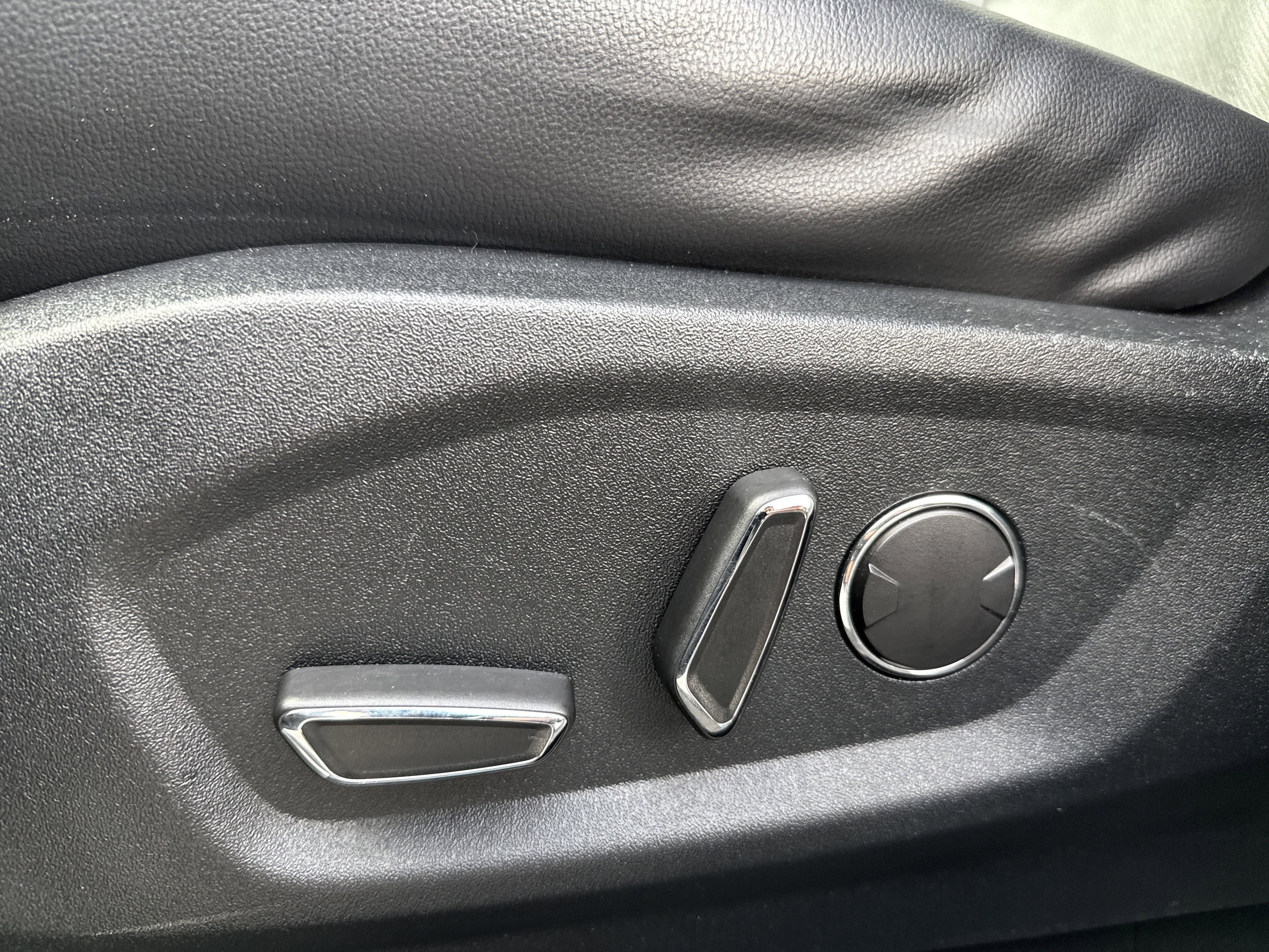 Certified 2019 Ford Edge Titanium w/ Equipment Group 301A image 16