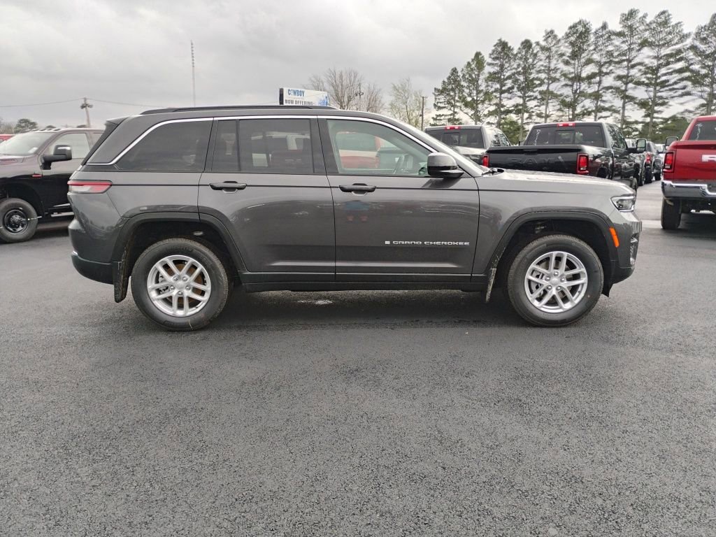 New 2026 Jeep Grand Cherokee Laredo image 4