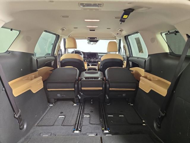 Used 2024 Kia Carnival EX FWD image 31