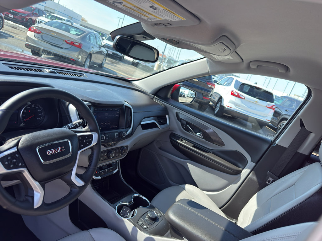 Used 2023 GMC Terrain SLT image 25