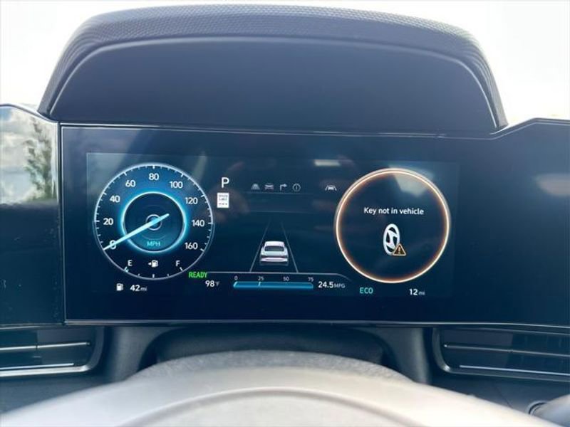 New 2025 Hyundai Elantra SEL image 12