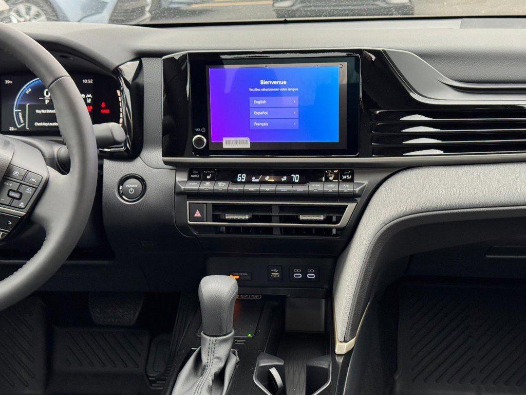 New 2026 Toyota Camry Hybrid FWD image 9