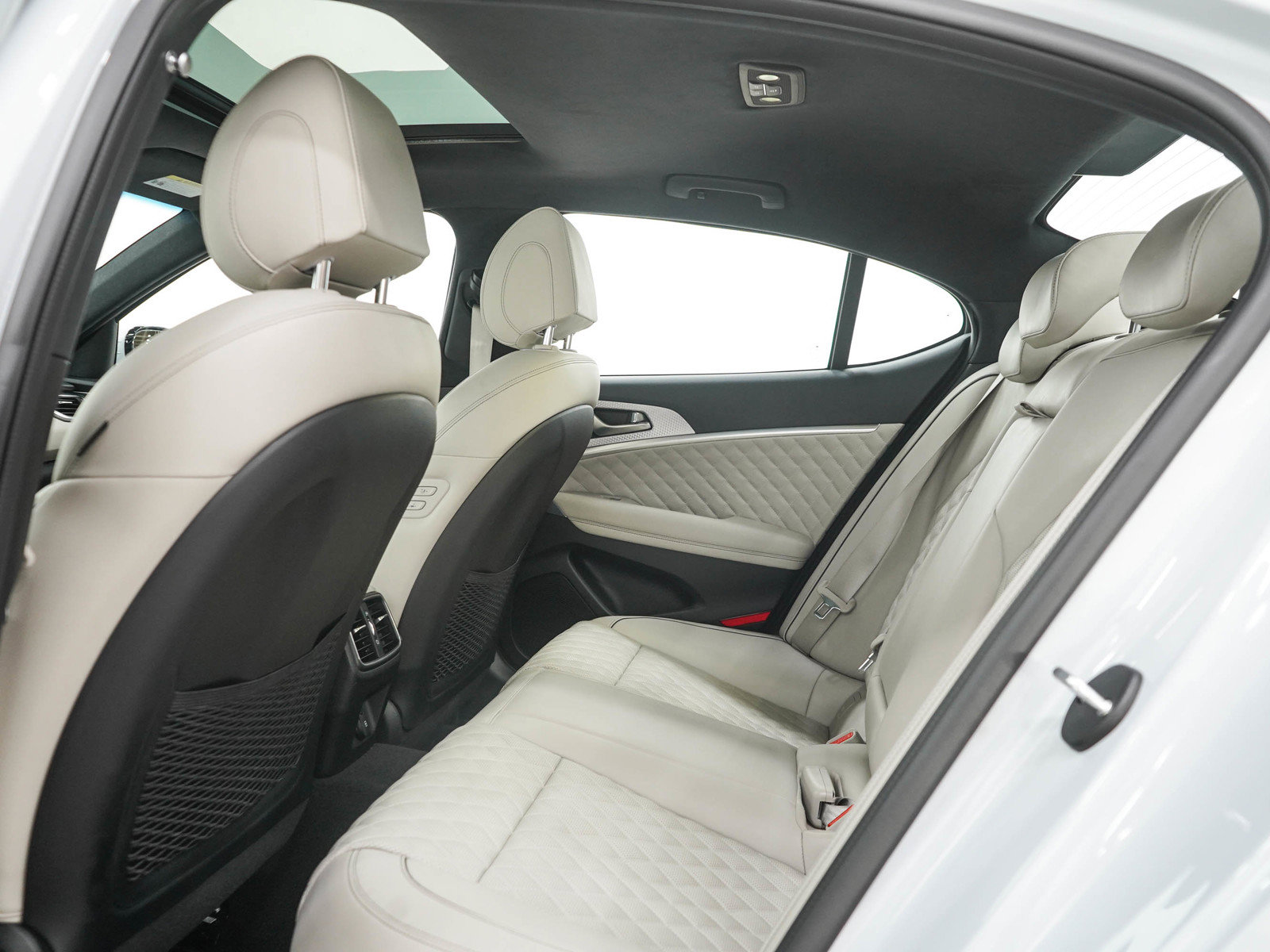 Used 2022 Genesis G70 3.3T w/ Sport Prestige Package AWD/4WD image 13