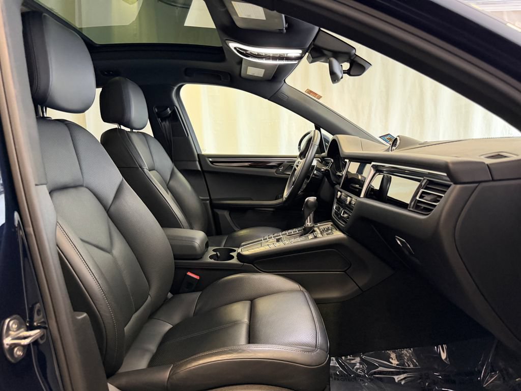 Certified 2020 Porsche Macan AWD/4WD image 14