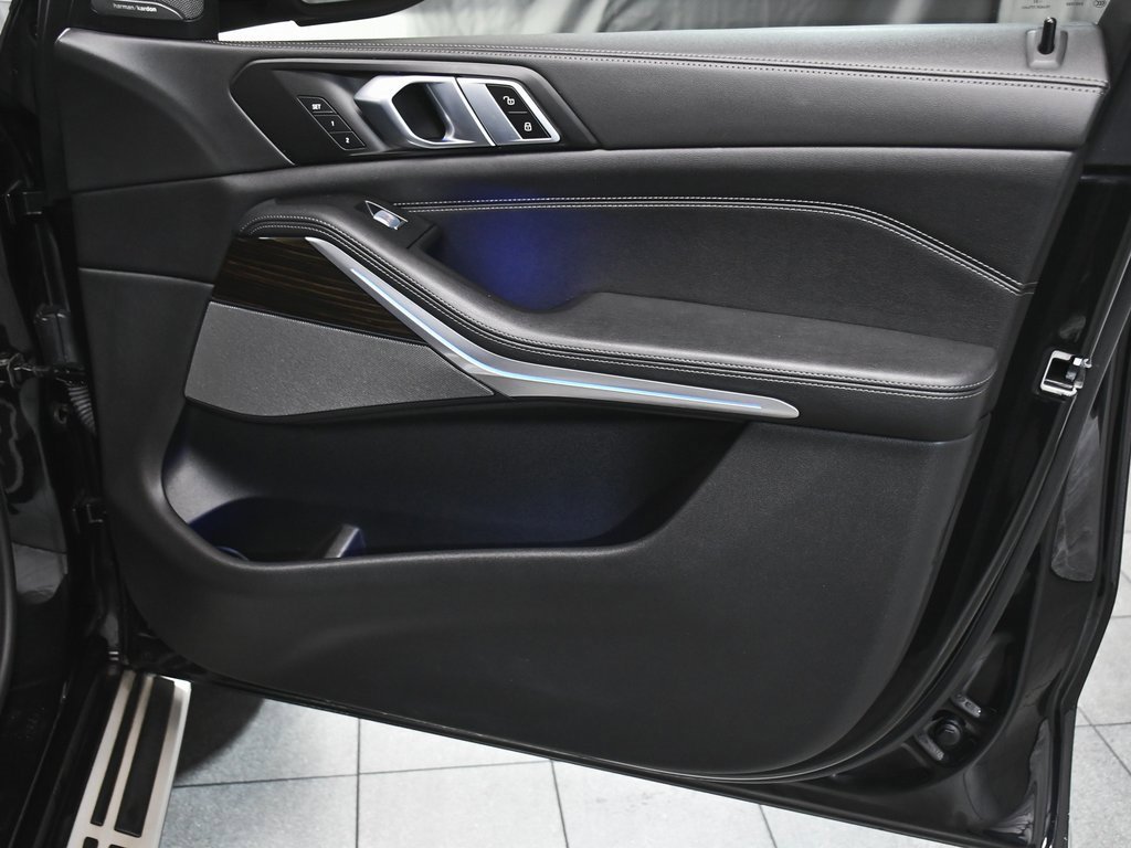 Used 2024 BMW X7 xDrive40i image 17