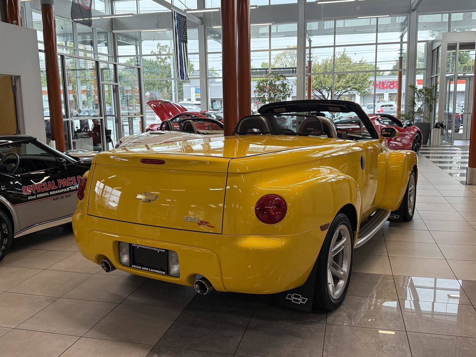 Used 2004 Chevrolet SSR w/ Preferred Equipment Group RWD image 9