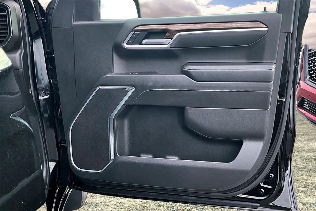 Used 2025 Chevrolet Silverado 1500 LT AWD/4WD image 29