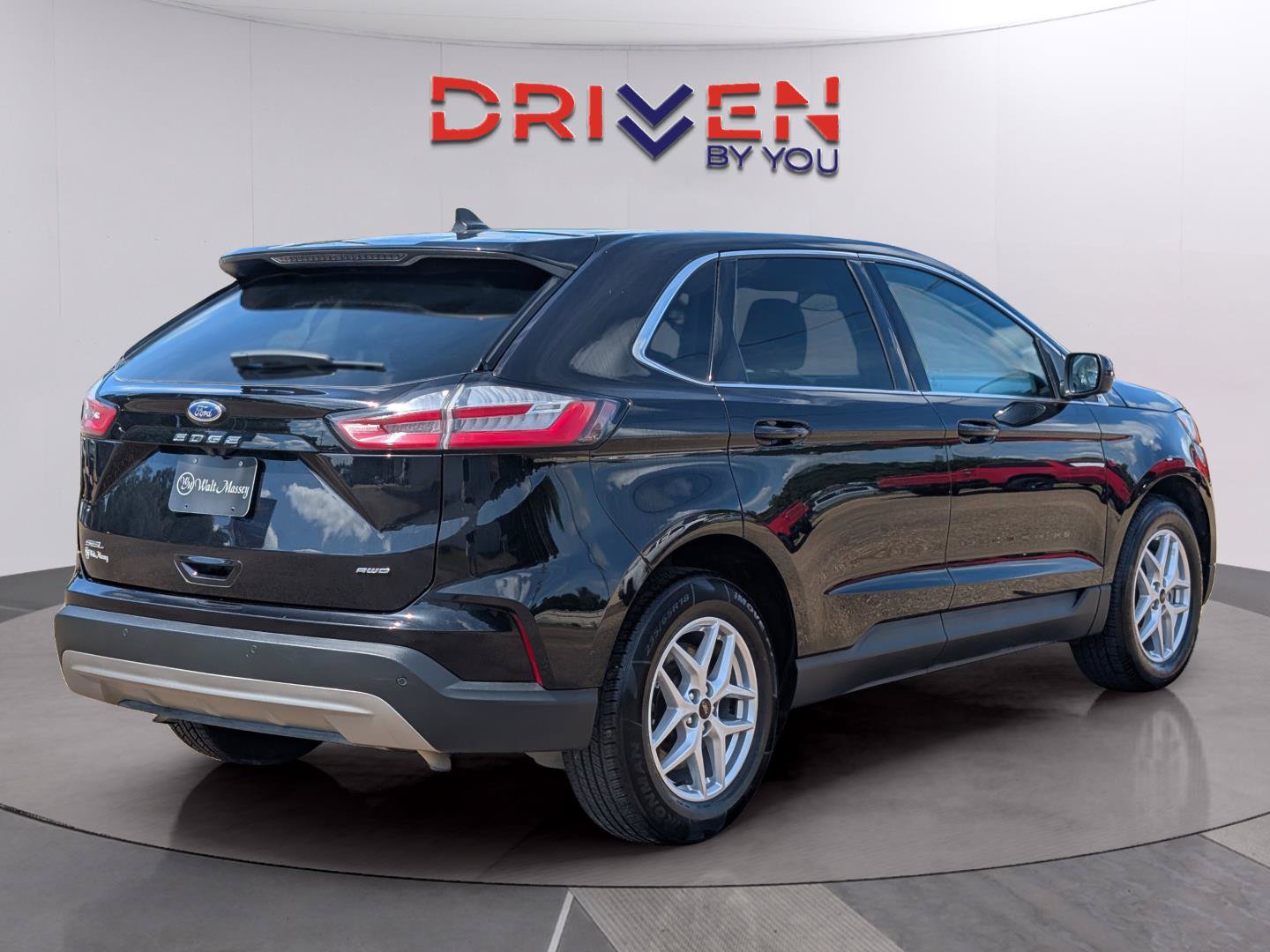 Used 2024 Ford Edge SEL AWD/4WD image 5