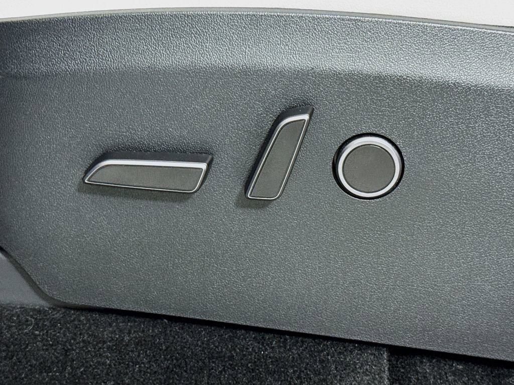 Used 2024 Tesla Model Y Long Range image 16