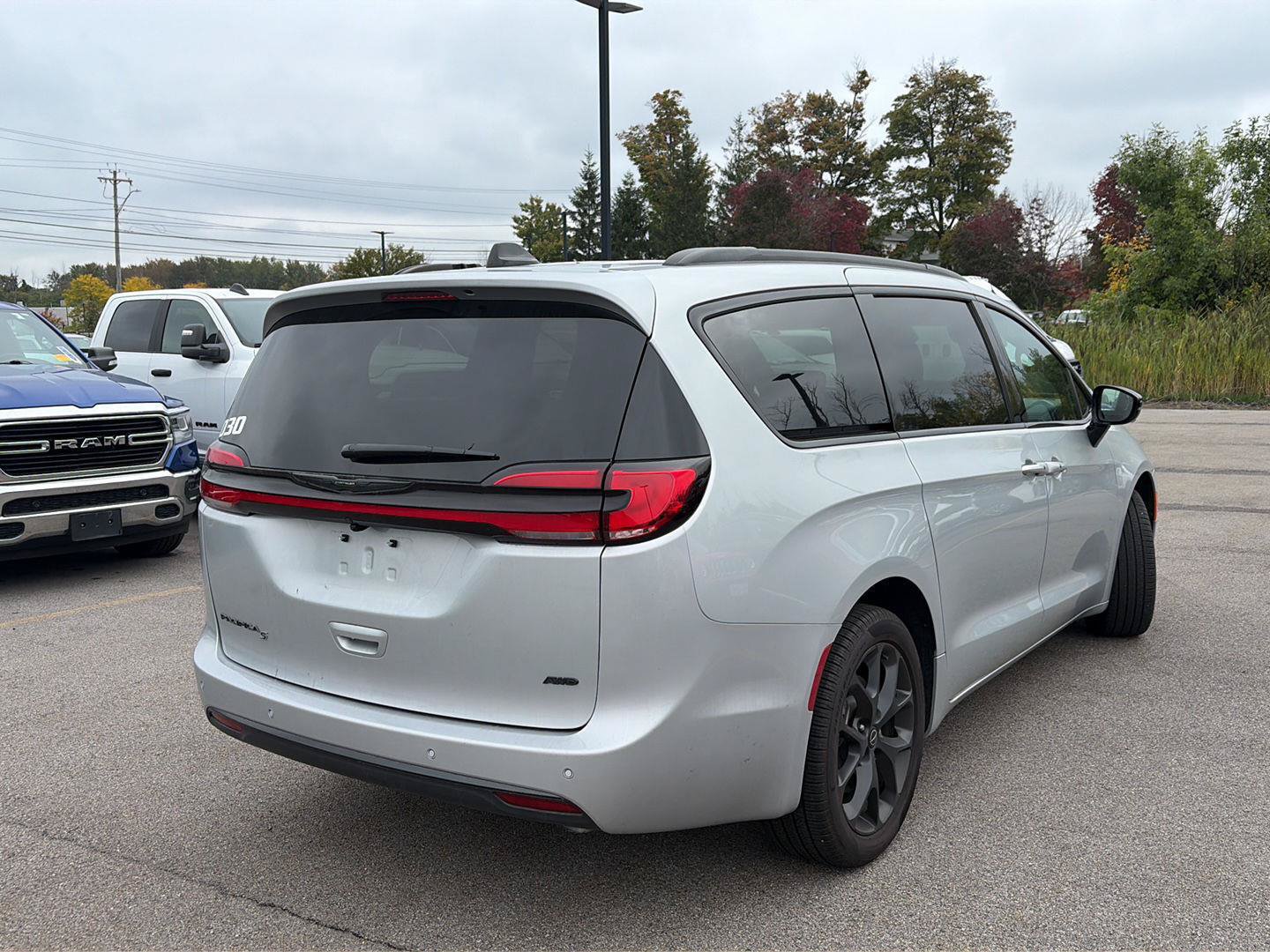 Used 2026 Chrysler Pacifica Select w/ S Appearance Package AWD/4WD image 2