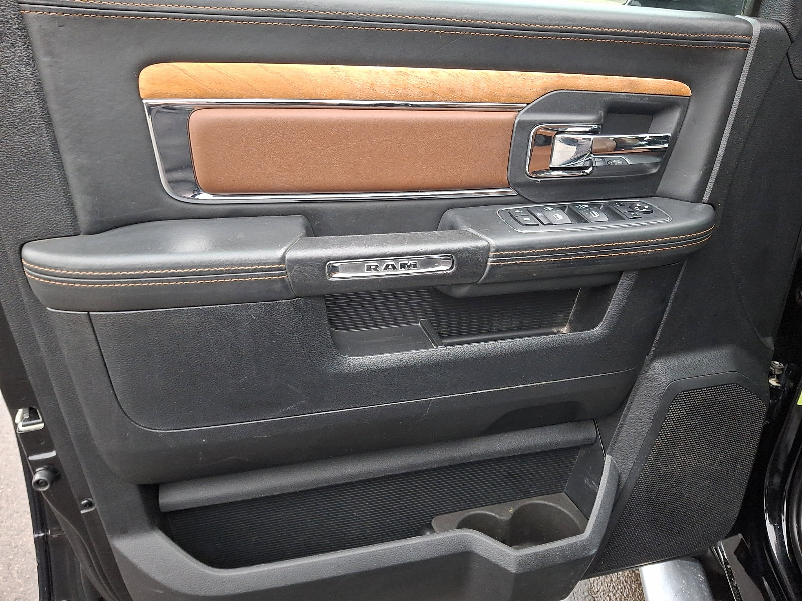 Used 2015 RAM 1500 Laramie Longhorn w/ Convenience Group image 11