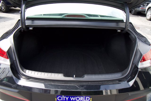 Used 2025 Hyundai Elantra SEL FWD image 29