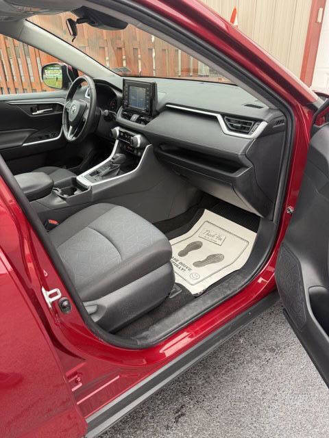 Used 2020 Toyota RAV4 XLE w/ Convenience Package image 8