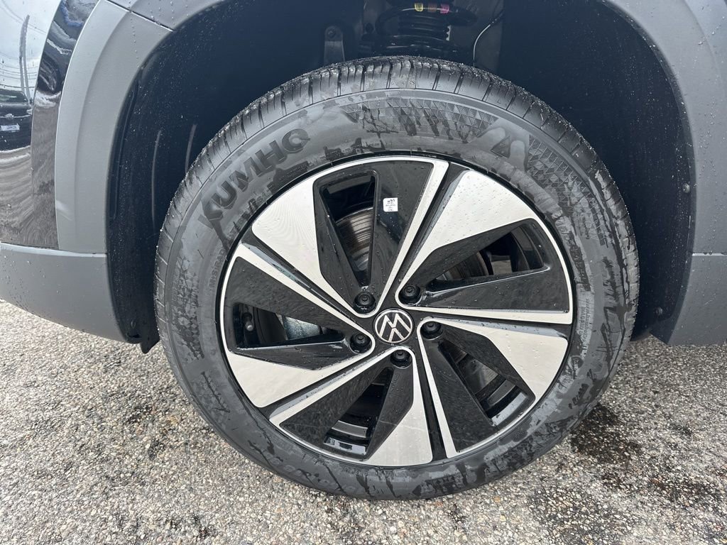 New 2026 Volkswagen Taos SE image 28