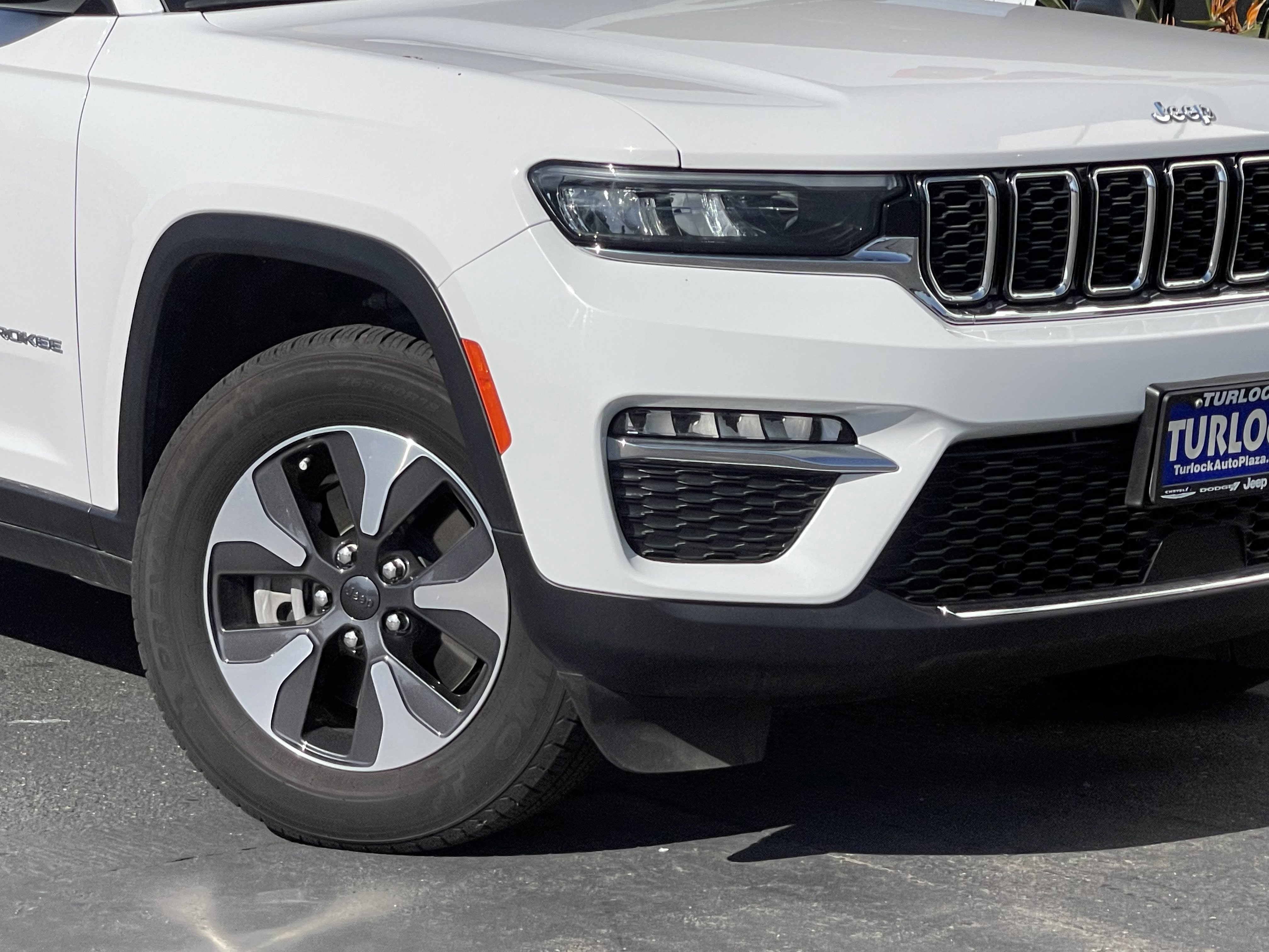 Used 2024 Jeep Grand Cherokee Limited 4xe AWD/4WD image 3