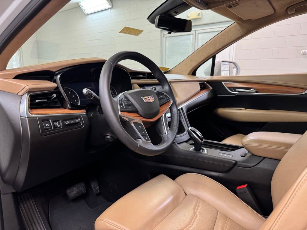 Used 2017 Cadillac XT5 Platinum w/ Driver Assist Package image 14