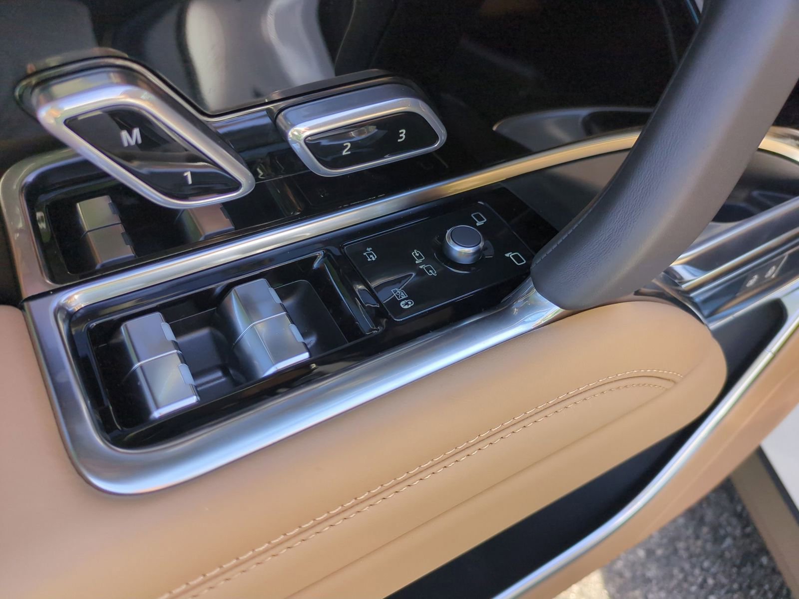 New 2026 Land Rover Range Rover SE image 12