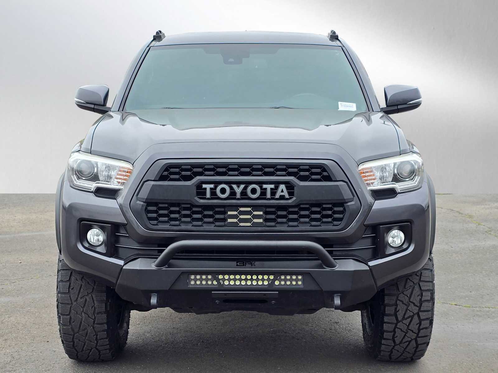 Used 2019 Toyota Tacoma TRD Off-Road image 10