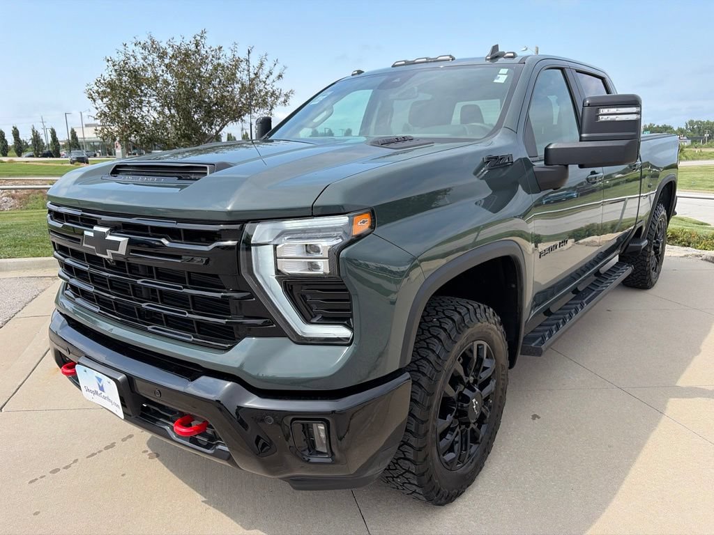 Used 2025 Chevrolet Silverado 2500 LT w/ Trail Boss Package AWD/4WD image 4