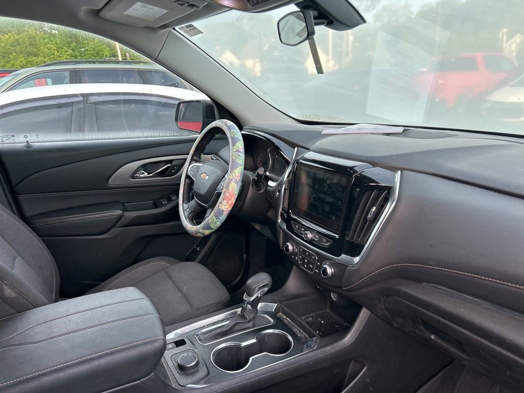 Used 2021 Chevrolet Traverse LT FWD image 9