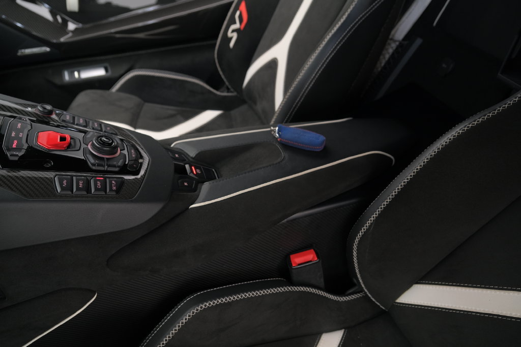 Used 2021 Lamborghini Aventador SVJ AWD/4WD image 11