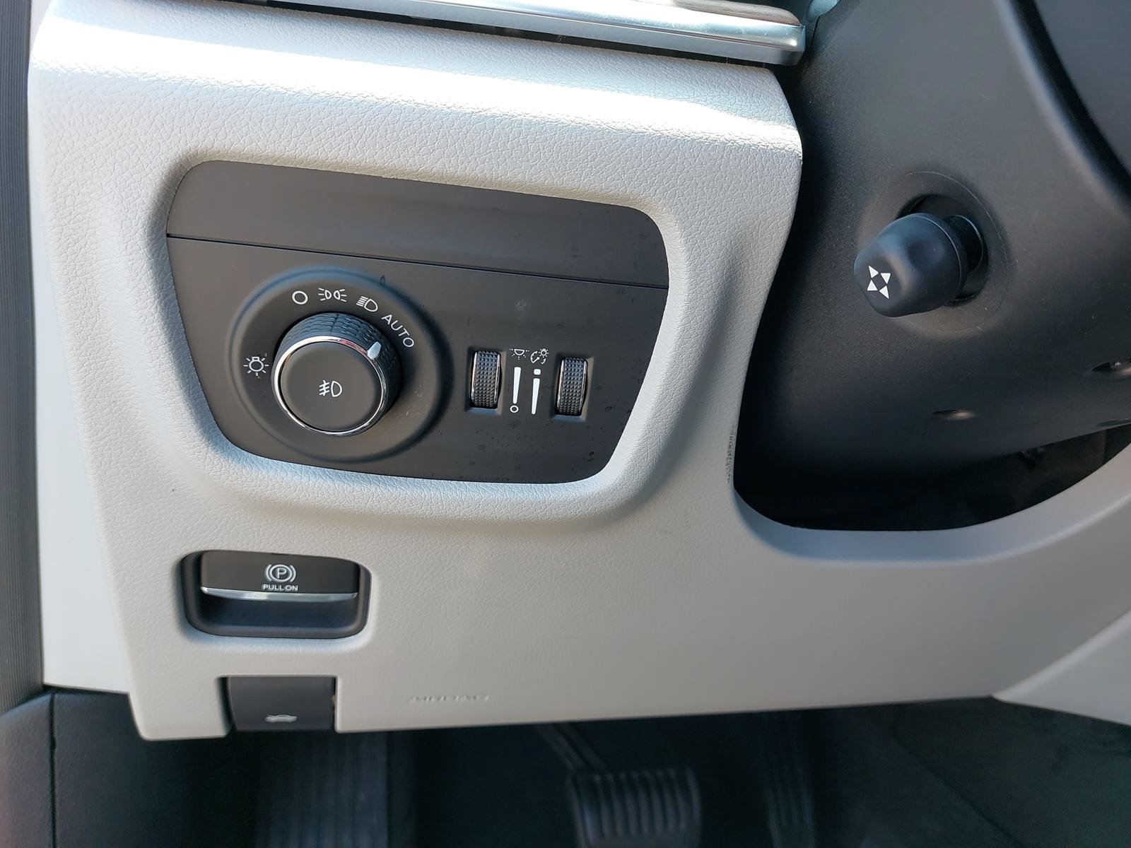 Used 2021 Jeep Grand Cherokee L Summit w/ Advanced Protech Group IV AWD/4WD image 27
