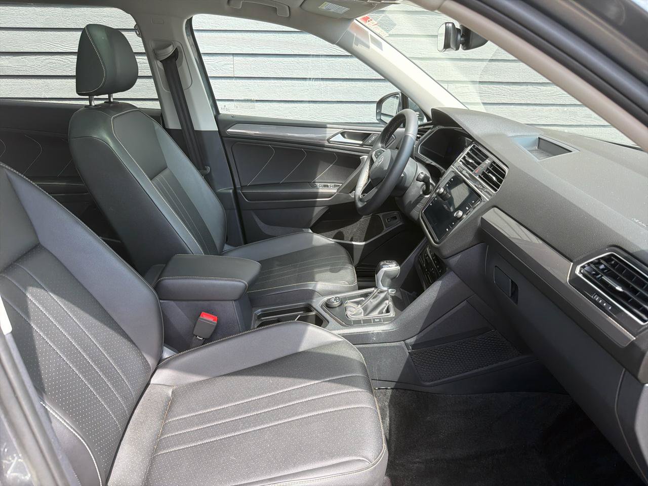 Used 2024 Volkswagen Tiguan SE AWD/4WD image 15
