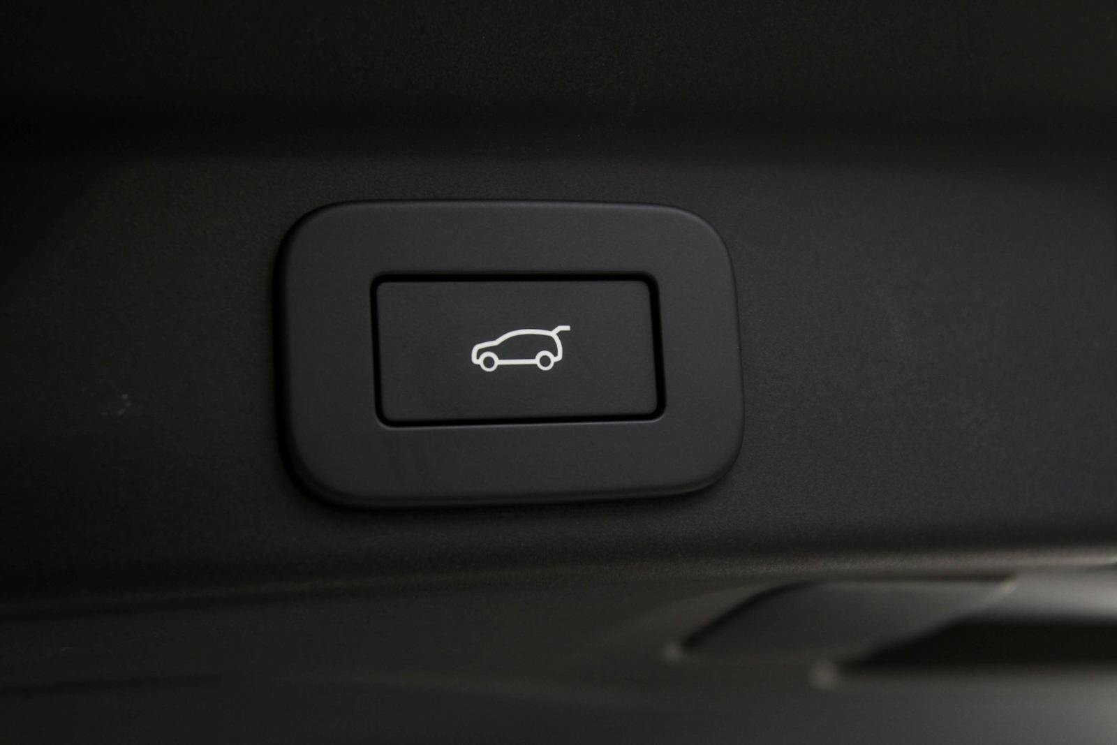 New 2025 Jaguar F-PACE R-Dynamic S AWD/4WD image 19