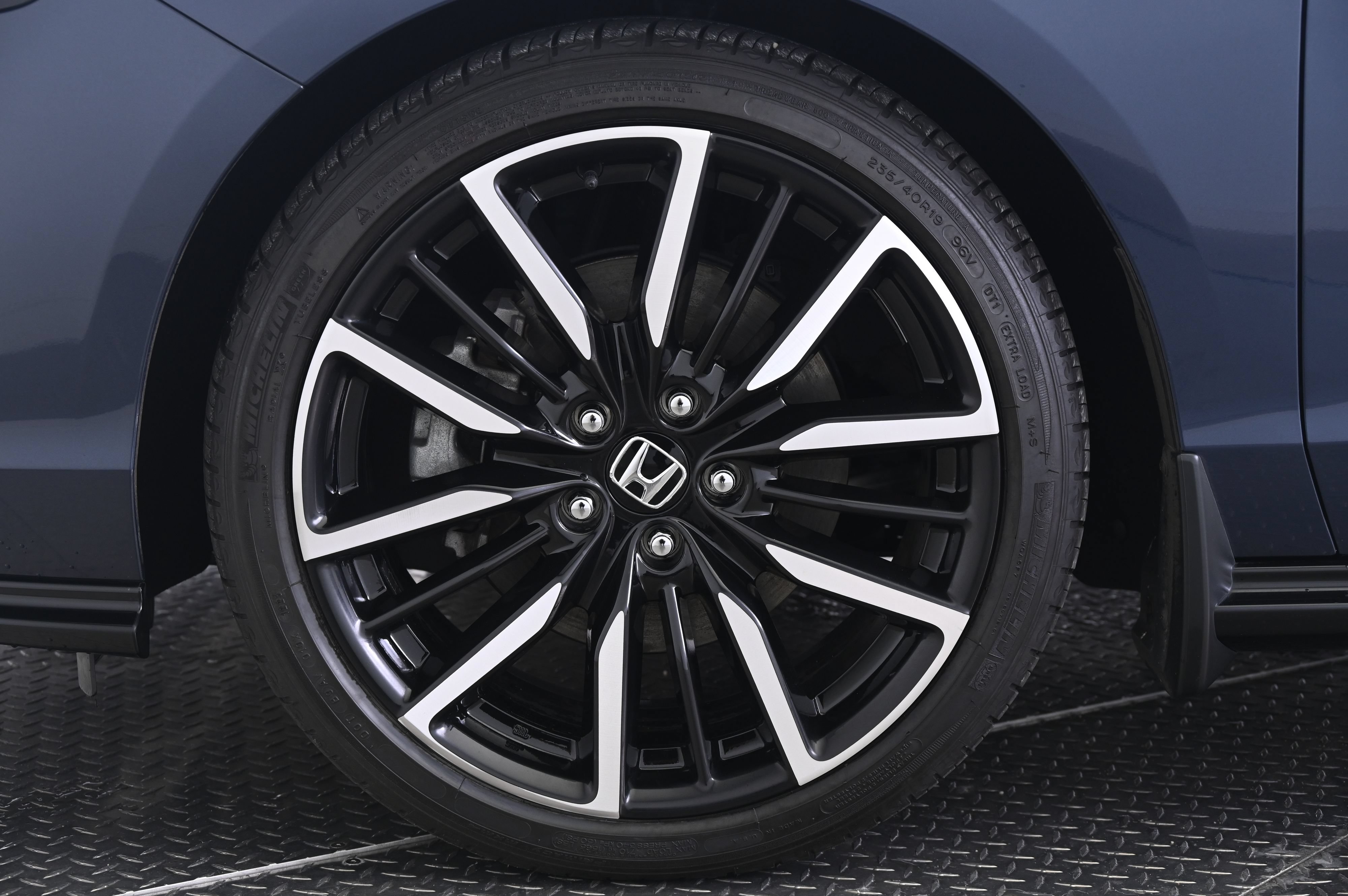 Used 2023 Honda Accord Touring image 11