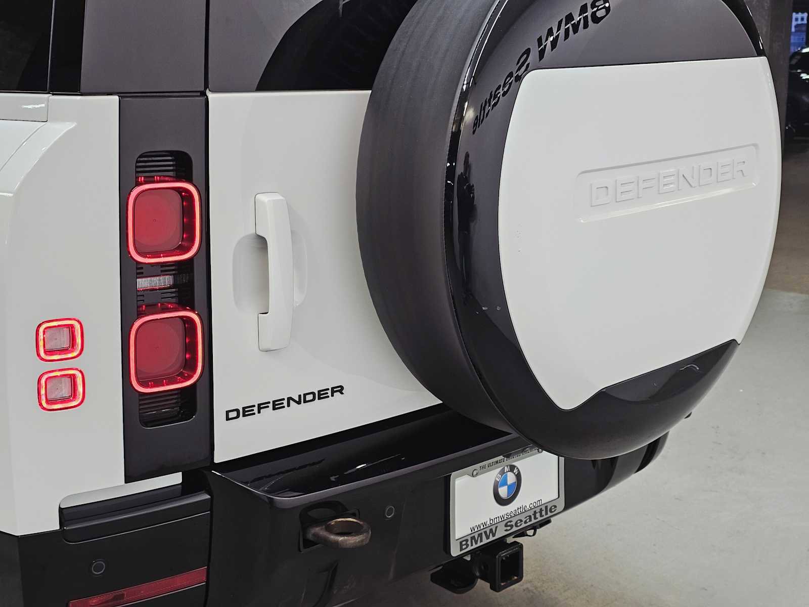 Used 2024 Land Rover Defender 130 X-Dynamic SE image 7