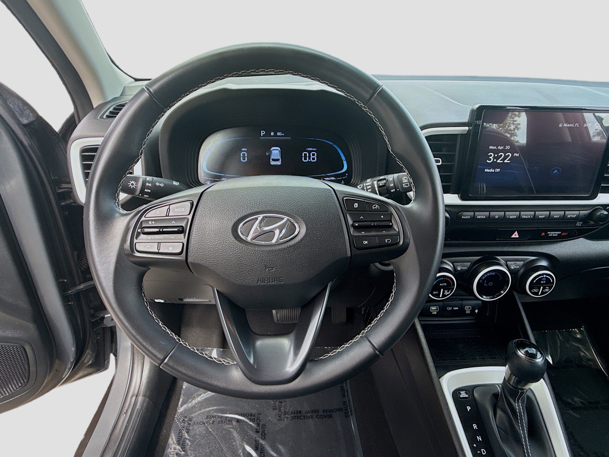 Used 2023 Hyundai Venue Limited w/ Cargo Package FWD image 2