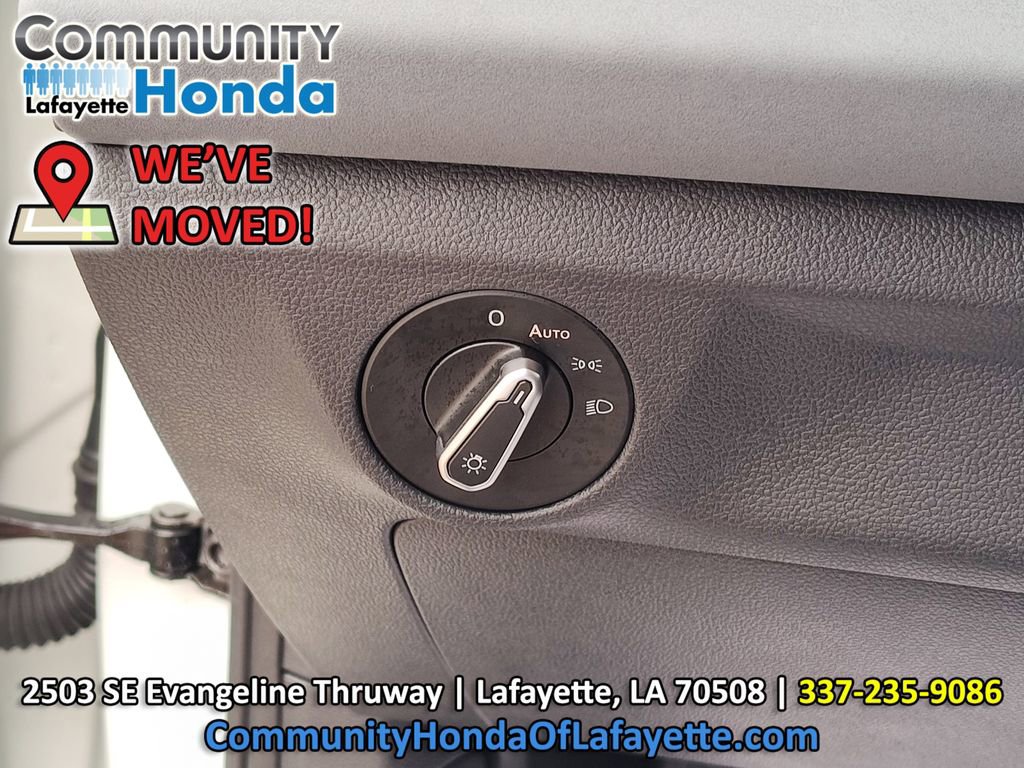 Used 2025 Volkswagen Jetta SE w/ Black Wheel Package FWD image 23