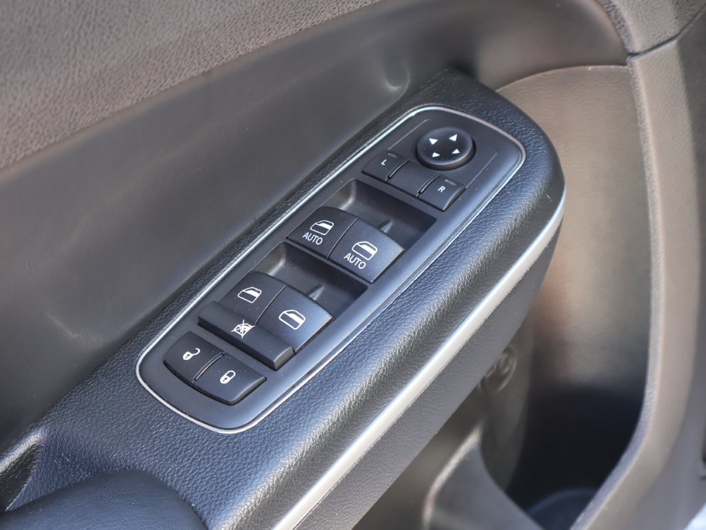 Used 2019 Chrysler 300 Touring w/ Driver Convenience Group RWD image 20
