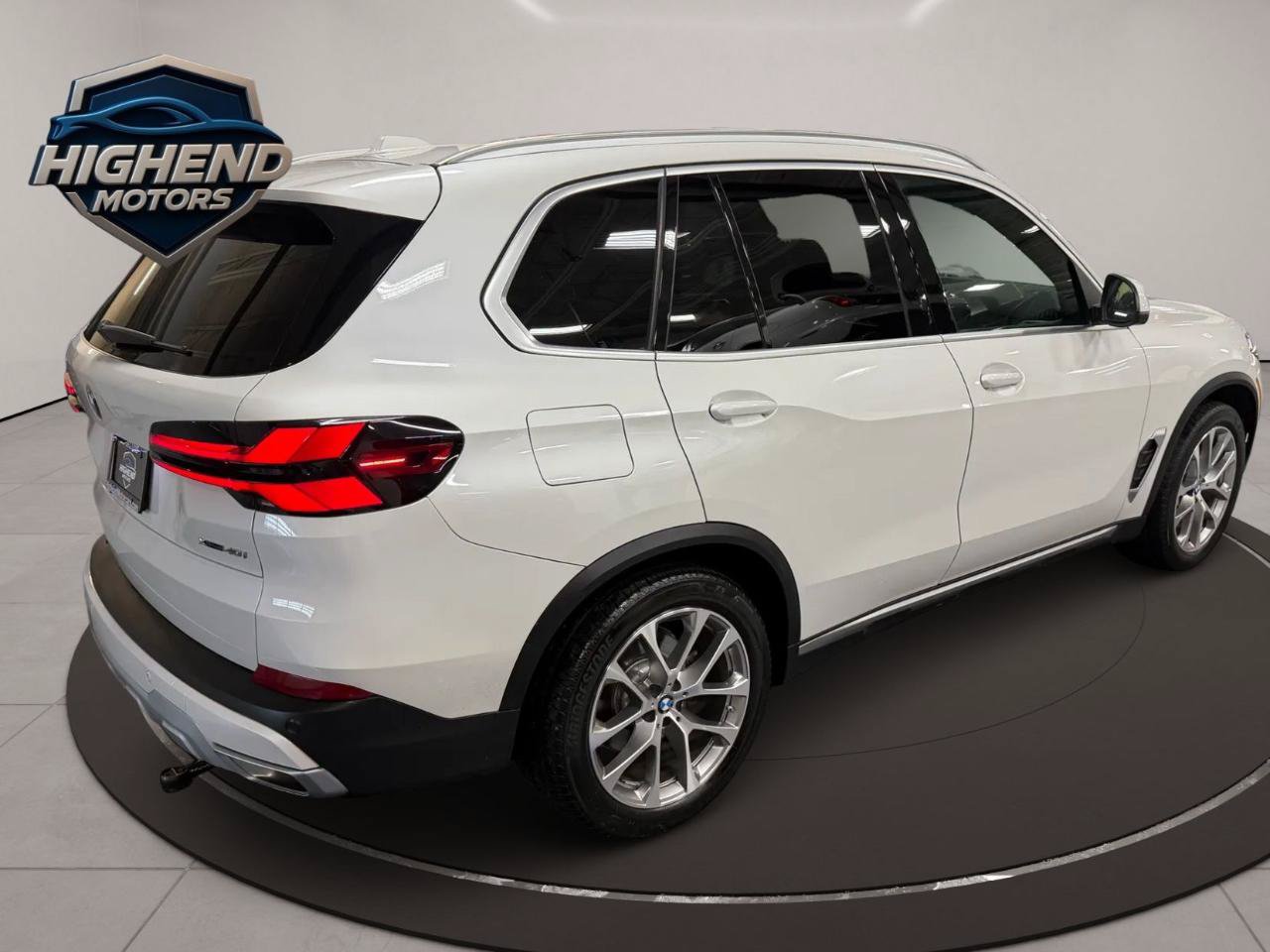 Used 2024 BMW X5 xDrive40i w/ Premium Package AWD/4WD image 6