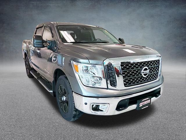 Used 2017 Nissan Titan SV image 5