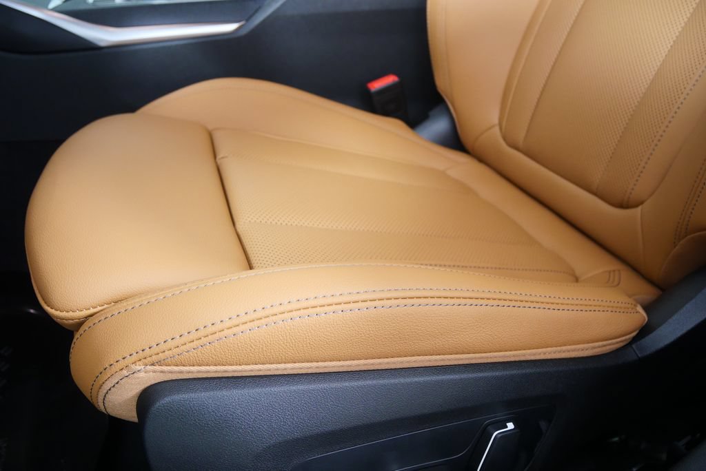 Used 2026 BMW 330i Sedan w/ Premium Package RWD image 9