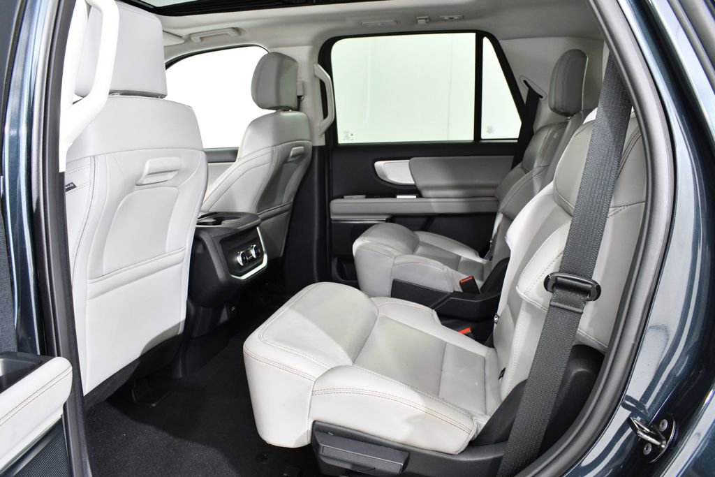 Used 2025 Ford Expedition Active AWD/4WD image 16
