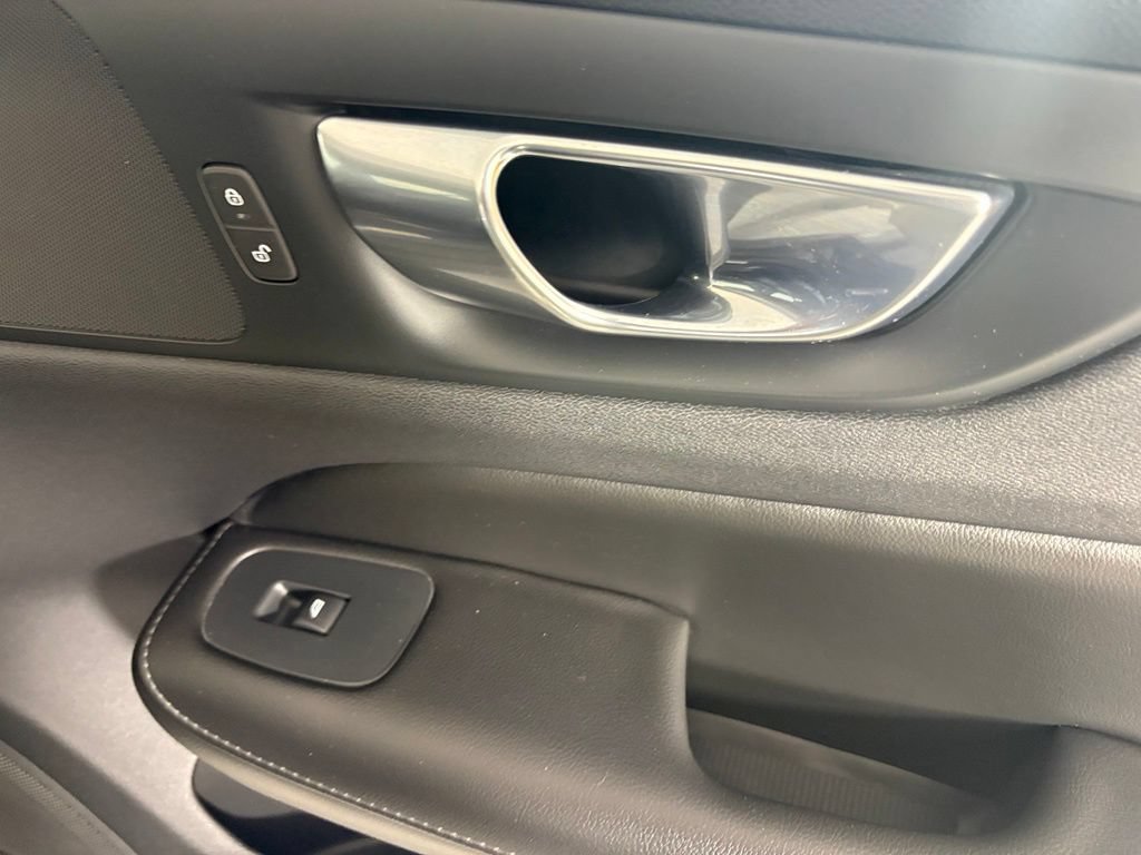 Used 2020 Volvo S60 T5 Momentum FWD image 13