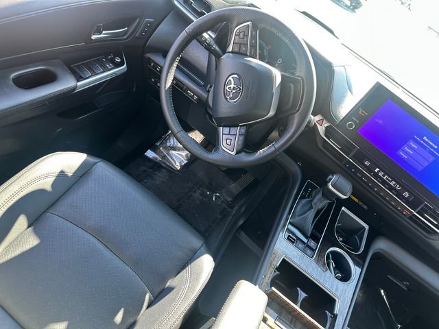 Used 2025 Toyota Sienna Platinum image 20