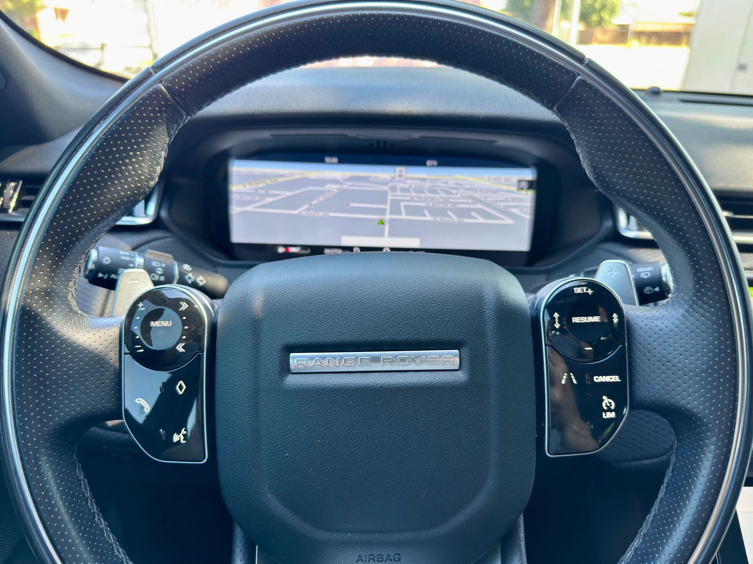 Used 2019 Land Rover Range Rover Velar R-Dynamic SE AWD/4WD image 11