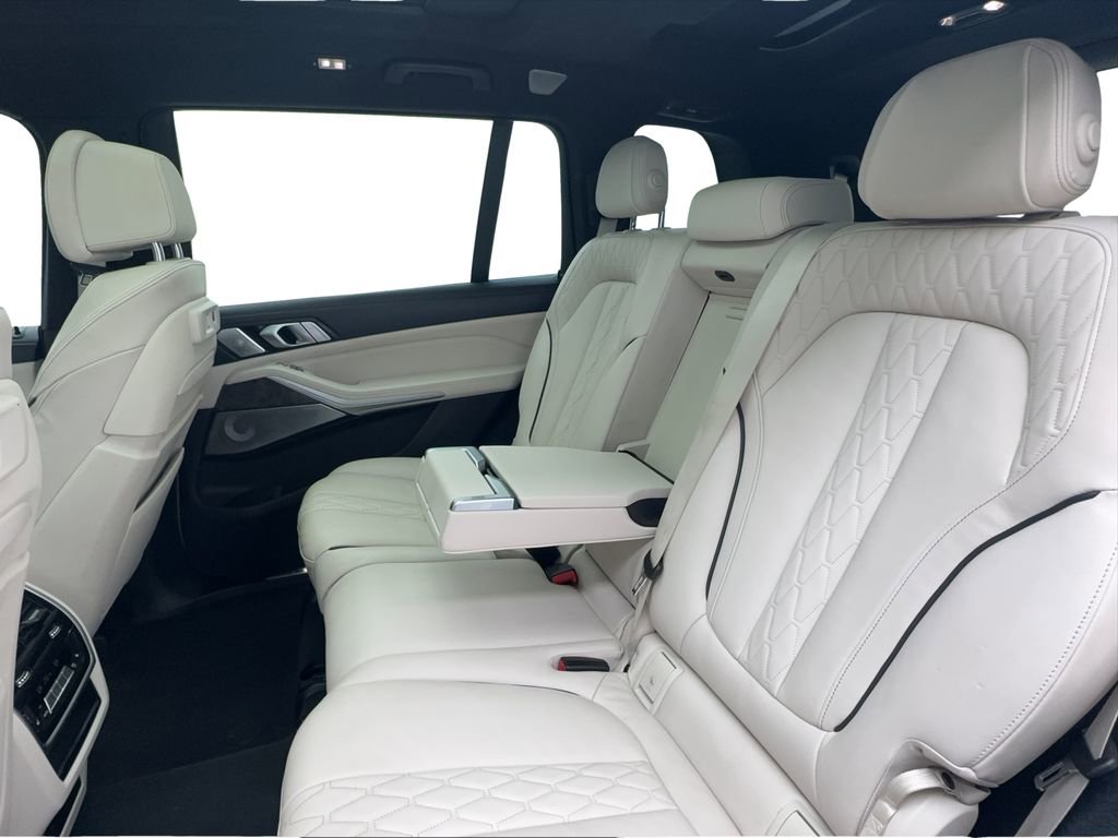 Used 2020 BMW X7 M50i w/ Dynamic Handling Package image 26