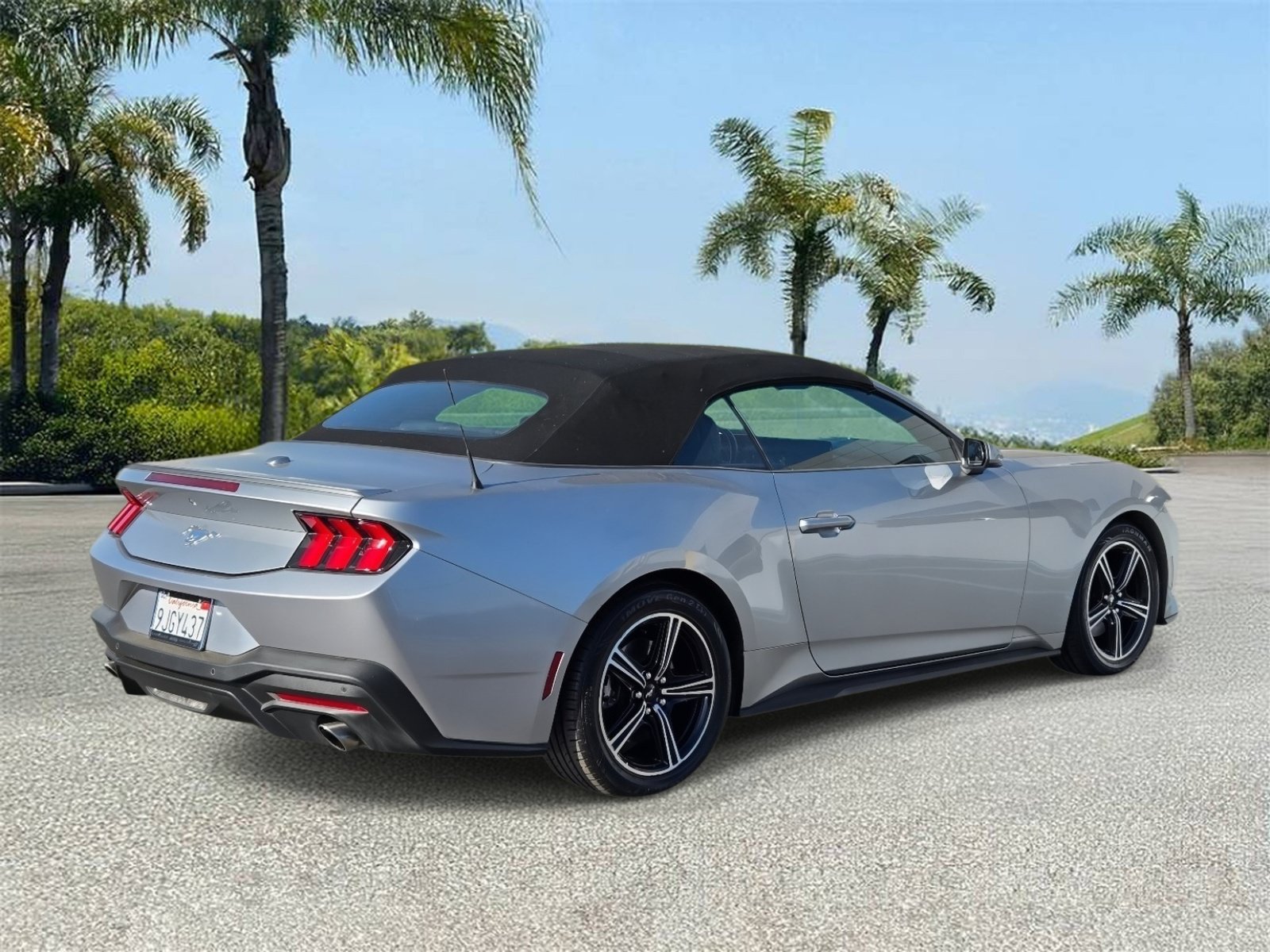 Used 2024 Ford Mustang Premium RWD image 4