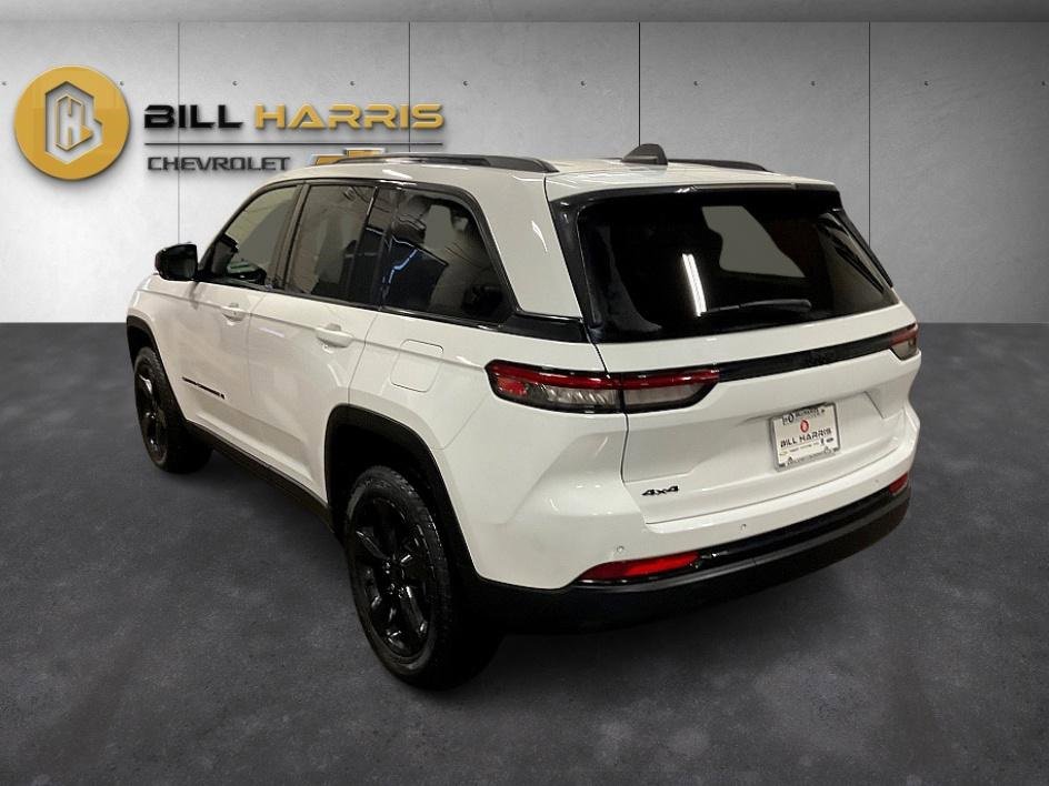 Used 2023 Jeep Grand Cherokee Altitude image 12