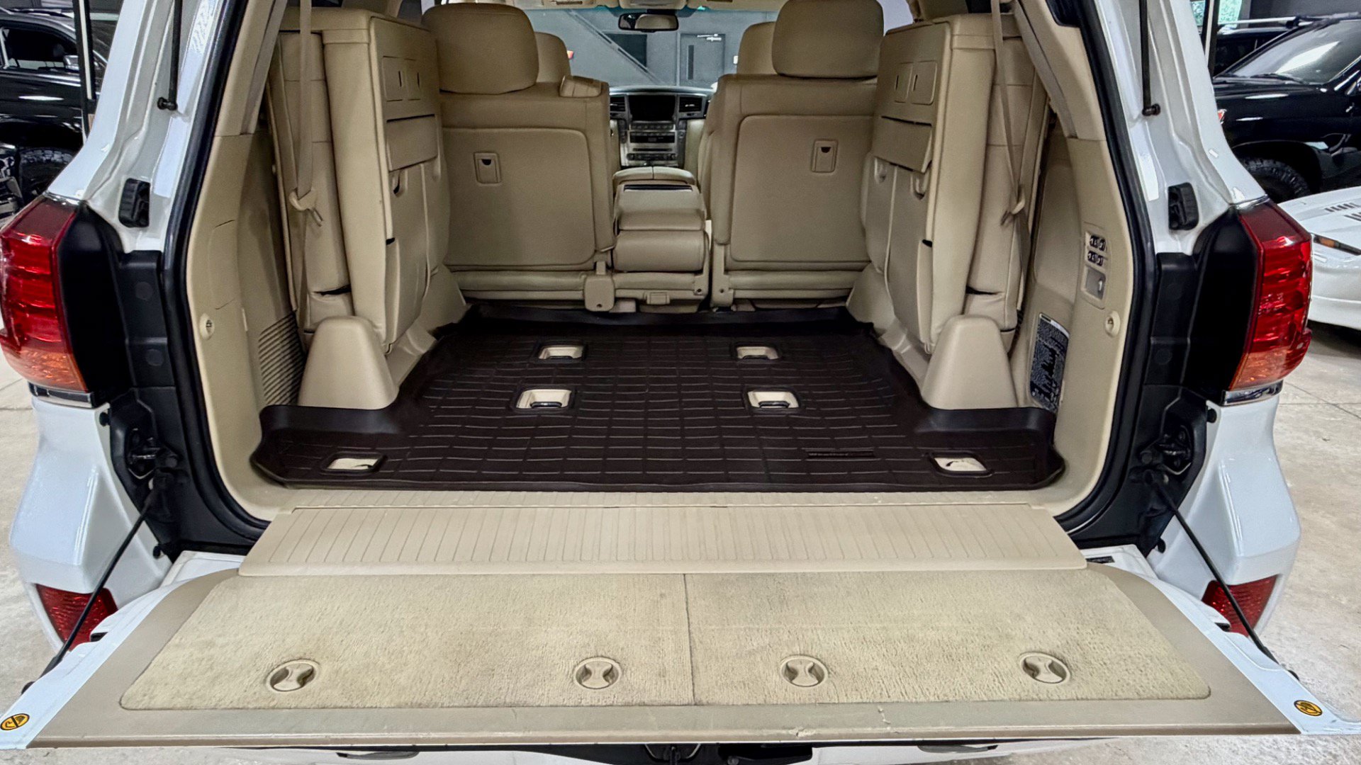 Used 2009 Lexus LX 570 4WD image 24