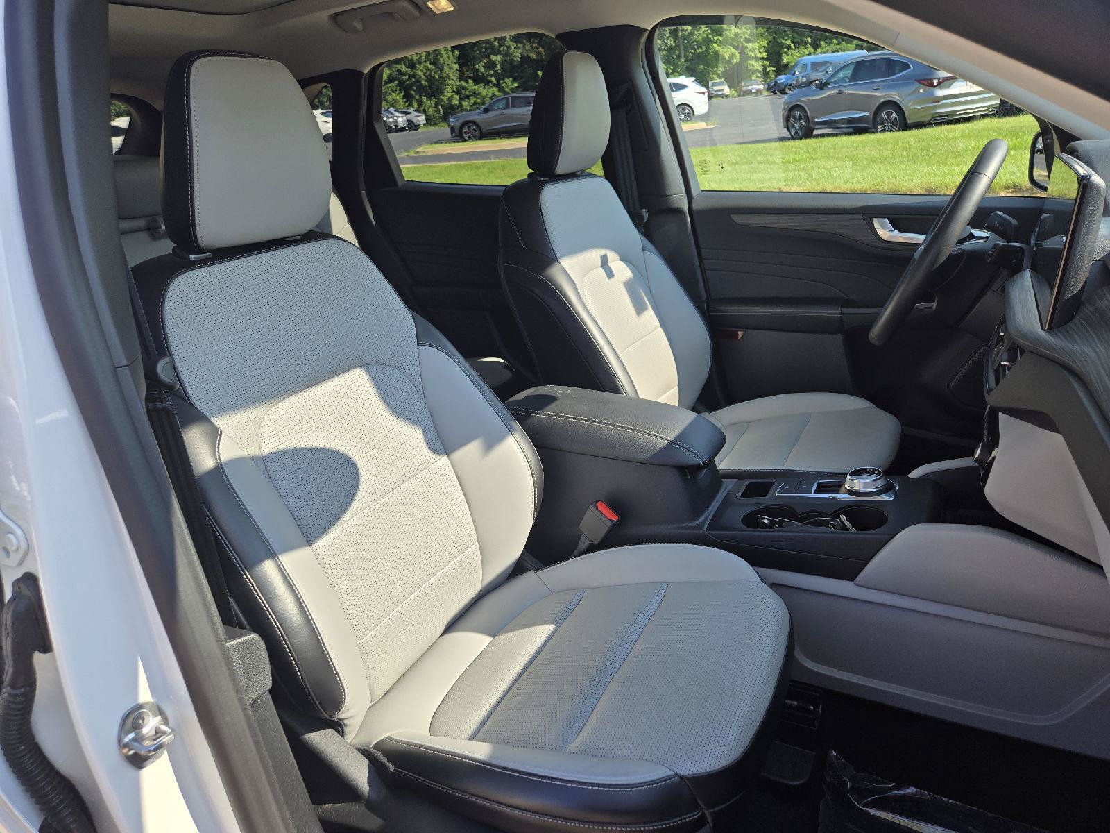 Used 2024 Ford Escape Platinum w/ Class II Trailer Tow Package AWD/4WD image 25