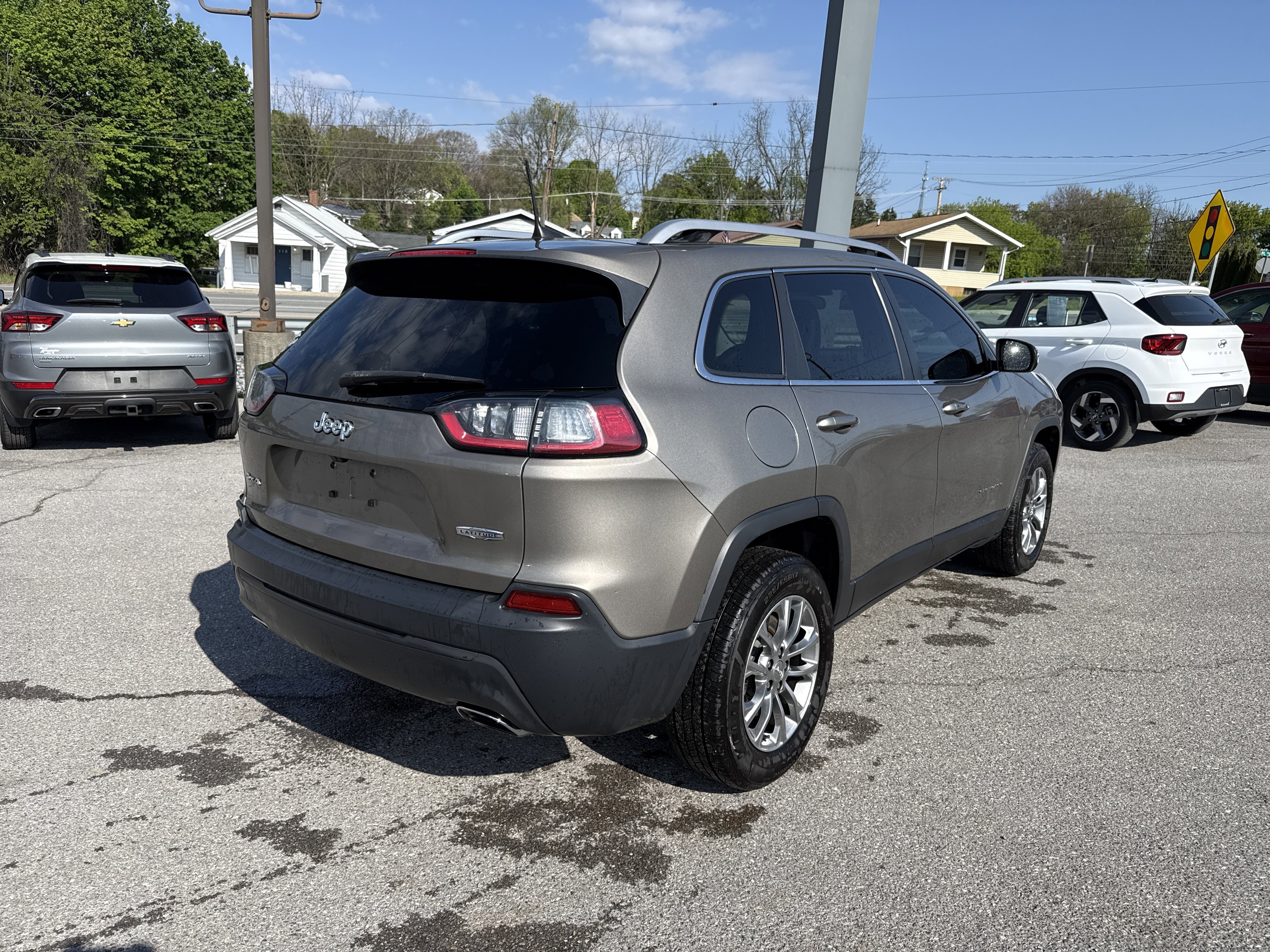 Used 2019 Jeep Cherokee Latitude Plus w/ Cold Weather Group AWD/4WD video 3