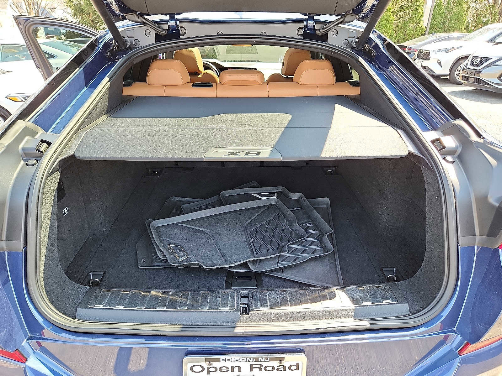 Used 2023 BMW X6 xDrive40i w/ M Sport Package image 28